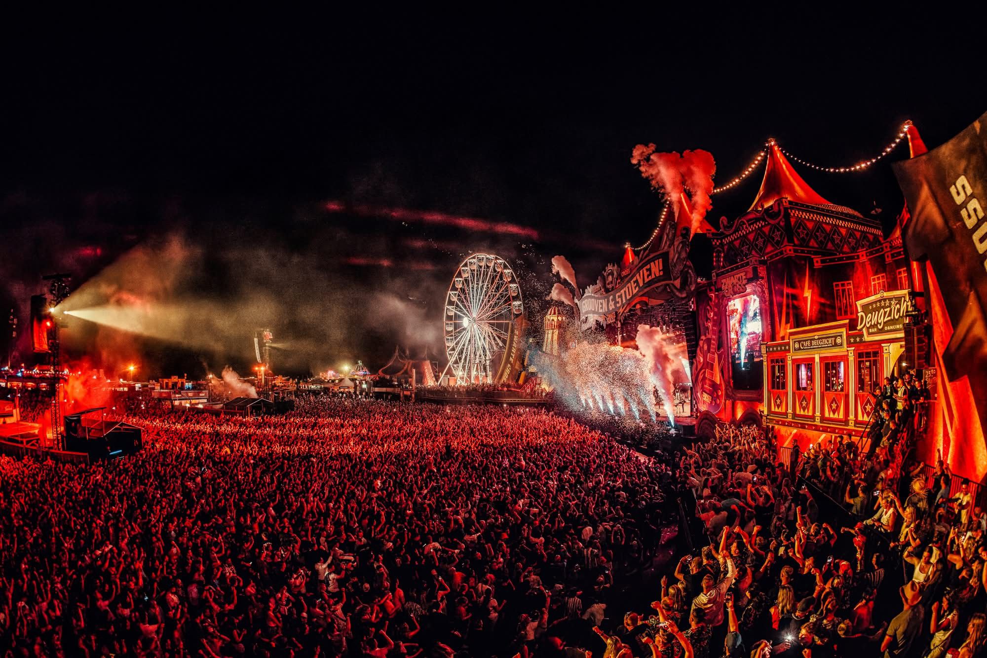 Festival stage en publiek